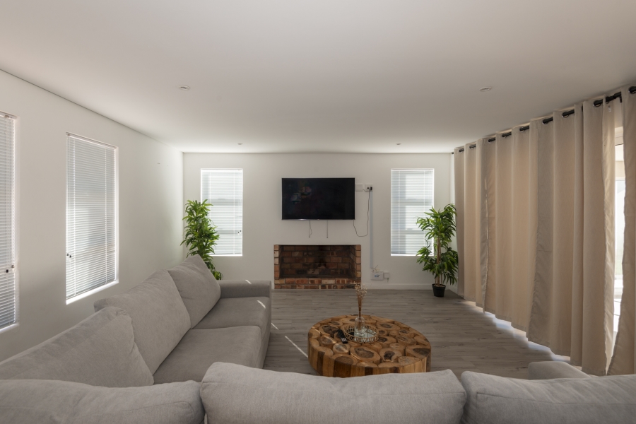 3 Bedroom Property for Sale in Country Club Western Cape